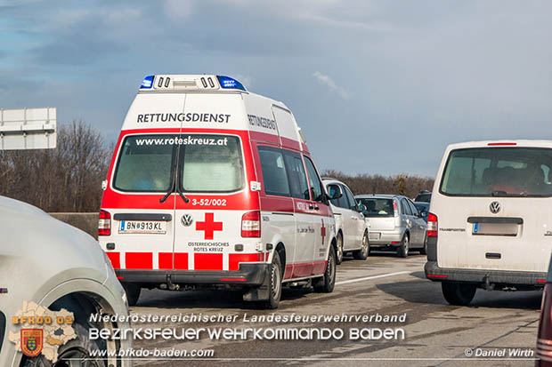 20170115 Schwerer Verkehrsunfall mit eingeklemmter Person A2 Süd-Autobahn bei Guntramsdorf Foto: © Daniel Wirth 20170115 Schwerer Verkehrsunfall mit eingeklemmter Person A2 Süd-Autobahn bei Guntramsdorf Foto: © Daniel Wirth