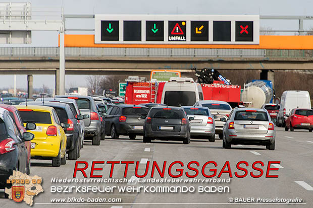 20170115 Schwerer Verkehrsunfall mit eingeklemmter Person A2 Süd-Autobahn bei Guntramsdorf Foto: © Manfred BAUER Pressefotografie 20170115 Schwerer Verkehrsunfall mit eingeklemmter Person A2 Süd-Autobahn bei Guntramsdorf Foto: © Manfred BAUER Pressefotografie