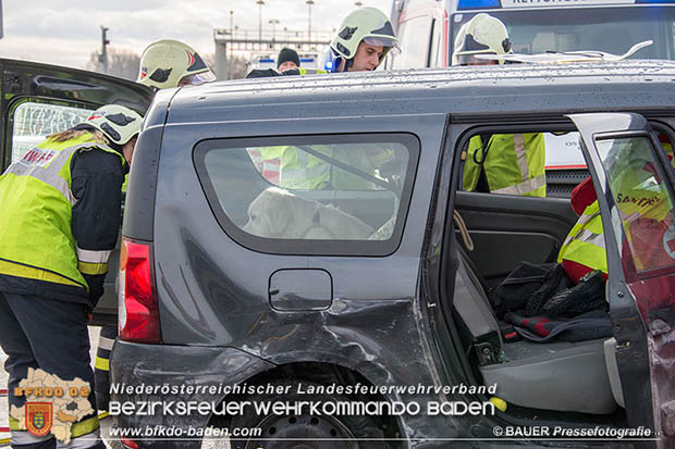 20170115 Schwerer Verkehrsunfall mit eingeklemmter Person A2 Süd-Autobahn bei Guntramsdorf Foto: © Manfred BAUER Pressefotografie 20170115 Schwerer Verkehrsunfall mit eingeklemmter Person A2 Süd-Autobahn bei Guntramsdorf Foto: © Manfred BAUER Pressefotografie
