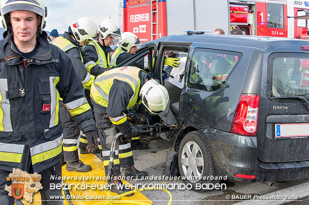 20170115 Schwerer Verkehrsunfall mit eingeklemmter Person A2 Süd-Autobahn bei Guntramsdorf Foto: © Stefan Schneider 20170115 Schwerer Verkehrsunfall mit eingeklemmter Person A2 Süd-Autobahn bei Guntramsdorf Foto: © Stefan Schneider