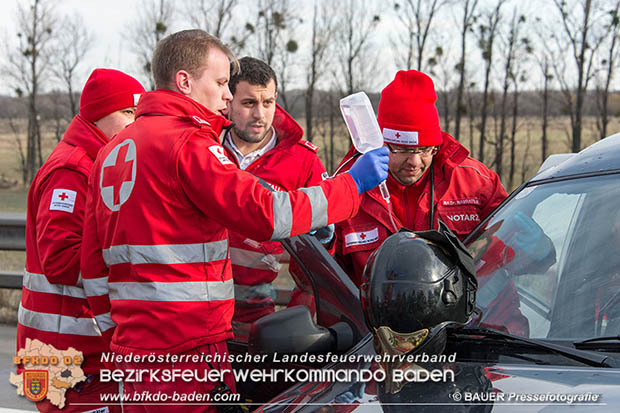 20170115 Schwerer Verkehrsunfall mit eingeklemmter Person A2 Süd-Autobahn bei Guntramsdorf Foto: © Stefan Schneider 20170115 Schwerer Verkehrsunfall mit eingeklemmter Person A2 Süd-Autobahn bei Guntramsdorf Foto: © Stefan Schneider