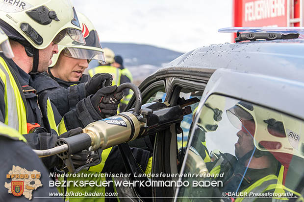 20170115 Schwerer Verkehrsunfall mit eingeklemmter Person A2 Süd-Autobahn bei Guntramsdorf Foto: © Manfred BAUER Pressefotografie 20170115 Schwerer Verkehrsunfall mit eingeklemmter Person A2 Süd-Autobahn bei Guntramsdorf Foto: © Manfred BAUER Pressefotografie