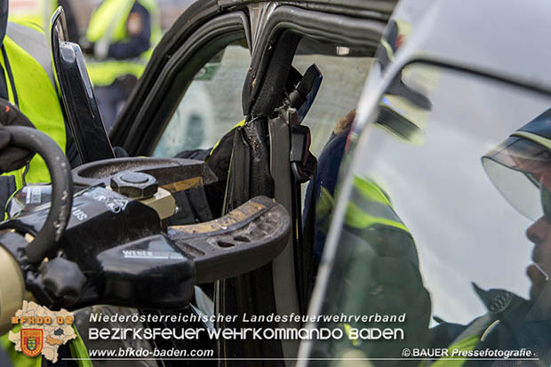 20170115 Schwerer Verkehrsunfall mit eingeklemmter Person A2 Süd-Autobahn bei Guntramsdorf Foto: © Manfred BAUER Pressefotografie 20170115 Schwerer Verkehrsunfall mit eingeklemmter Person A2 Süd-Autobahn bei Guntramsdorf Foto: © Manfred BAUER Pressefotografie