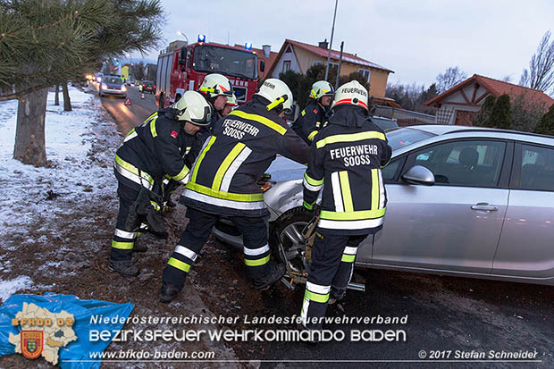 20170118 Verkehrsunfall aufder LB212 im Ortsgebiet von Sooss Foto: Stefan Schneider 20170118 Verkehrsunfall aufder LB212 im Ortsgebiet von Sooss Foto: Stefan Schneider