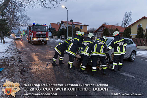 20170118 Verkehrsunfall aufder LB212 im Ortsgebiet von Sooss Foto: Stefan Schneider 20170118 Verkehrsunfall aufder LB212 im Ortsgebiet von Sooss Foto: Stefan Schneider