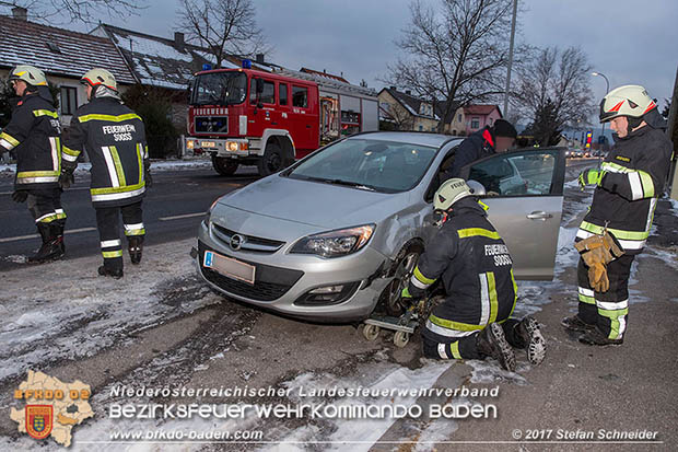 20170118 Verkehrsunfall aufder LB212 im Ortsgebiet von Sooss Foto: Stefan Schneider 20170118 Verkehrsunfall aufder LB212 im Ortsgebiet von Sooss Foto: Stefan Schneider