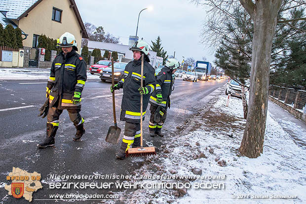 20170118 Verkehrsunfall aufder LB212 im Ortsgebiet von Sooss Foto: Stefan Schneider 20170118 Verkehrsunfall aufder LB212 im Ortsgebiet von Sooss Foto: Stefan Schneider
