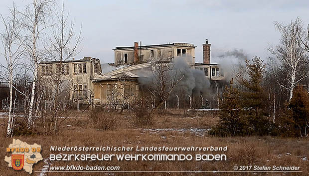 20170118 Sprengungen an einem alten Gebäude in Blumau zwecks Forschungsprojekt des AIT-AUSTRIAN INSTITUTE OF TECHNOLOGY Foto: © Stefan Schneider BFK Baden 20170118 Sprengungen an einem alten Gebäude in Blumau zwecks Forschungsprojekt des AIT-AUSTRIAN INSTITUTE OF TECHNOLOGY Foto: © Stefan Schneider BFK Baden