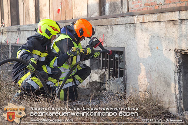 20170118 Sprengungen an einem alten Gebäude in Blumau zwecks Forschungsprojekt des AIT-AUSTRIAN INSTITUTE OF TECHNOLOGY Foto: © Stefan Schneider BFK Baden 20170118 Sprengungen an einem alten Gebäude in Blumau zwecks Forschungsprojekt des AIT-AUSTRIAN INSTITUTE OF TECHNOLOGY Foto: © Stefan Schneider BFK Baden