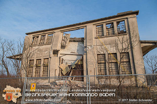 20170118 Sprengungen an einem alten Gebäude in Blumau zwecks Forschungsprojekt des AIT-AUSTRIAN INSTITUTE OF TECHNOLOGY Foto: © Stefan Schneider BFK Baden 20170118 Sprengungen an einem alten Gebäude in Blumau zwecks Forschungsprojekt des AIT-AUSTRIAN INSTITUTE OF TECHNOLOGY Foto: © Stefan Schneider BFK Baden