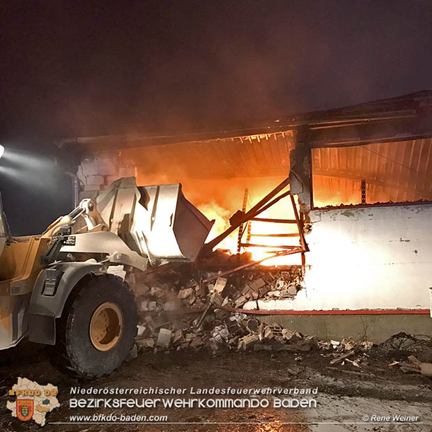 20170122 Großbrand bei Logistik Unternehmen in Wimpassing a.d.Leitha Bgld. Foto: © ASB Rene Weiner AFK Ebreichsdorf 20170122 Großbrand bei Logistik Unternehmen in Wimpassing a.d.Leitha Bgld. Foto: © ASB Rene Weiner AFK Ebreichsdorf