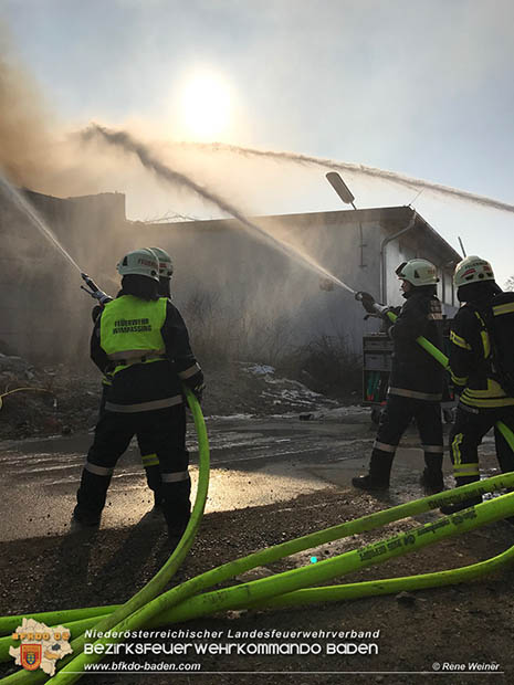 20170122 Großbrand bei Logistik Unternehmen in Wimpassing a.d.Leitha Bgld.  Foto: © ASB Rene Weiner AFK Ebreichsdorf