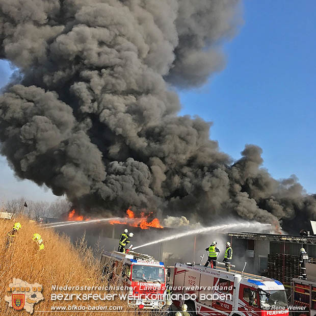 20170122 Großbrand bei Logistik Unternehmen in Wimpassing a.d.Leitha Bgld. Foto: © ASB Rene Weiner AFK Ebreichsdorf 20170122 Großbrand bei Logistik Unternehmen in Wimpassing a.d.Leitha Bgld. Foto: © ASB Rene Weiner AFK Ebreichsdorf
