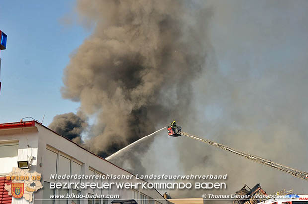 20170122 Großbrand bei Logistik Unternehmen in Wimpassing a.d.Leitha Bgld. Foto: © Thomas Lenger Monatsrevue.at 20170122 Großbrand bei Logistik Unternehmen in Wimpassing a.d.Leitha Bgld. Foto: © Thomas Lenger Monatsrevue.at