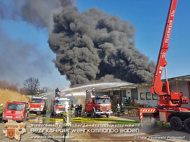20170122 Großbrand bei Logistik Unternehmen in Wimpassing a.d.Leitha Bgld. Foto: © Freiwillige Feuerwehr Pottendorf 20170122 Großbrand bei Logistik Unternehmen in Wimpassing a.d.Leitha Bgld. Foto: © Freiwillige Feuerwehr Pottendorf