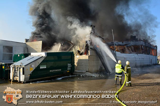 20170122 Großbrand bei Logistik Unternehmen in Wimpassing a.d.Leitha Bgld. Foto: © FF Wampersdorf / Christian Blüml 20170122 Großbrand bei Logistik Unternehmen in Wimpassing a.d.Leitha Bgld. Foto: © FF Wampersdorf / Christian Blüml