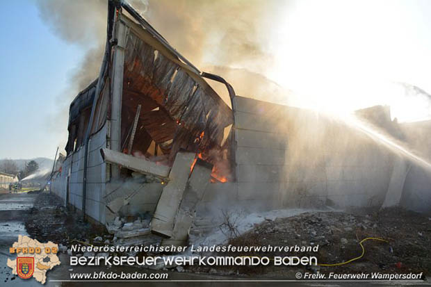 20170122 Großbrand bei Logistik Unternehmen in Wimpassing a.d.Leitha Bgld. Foto: © FF Wampersdorf / Christian Blüml 20170122 Großbrand bei Logistik Unternehmen in Wimpassing a.d.Leitha Bgld. Foto: © FF Wampersdorf / Christian Blüml