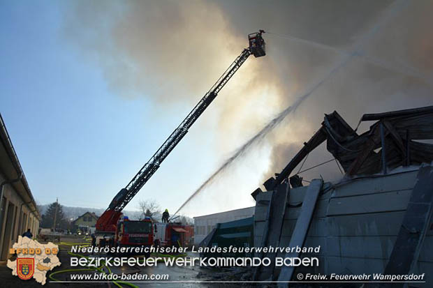 20170122 Großbrand bei Logistik Unternehmen in Wimpassing a.d.Leitha Bgld. Foto: © FF Wampersdorf / Christian Blüml 20170122 Großbrand bei Logistik Unternehmen in Wimpassing a.d.Leitha Bgld. Foto: © FF Wampersdorf / Christian Blüml