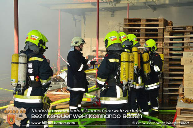 20170122 Großbrand bei Logistik Unternehmen in Wimpassing a.d.Leitha Bgld. Foto: © FF Wampersdorf / Christian Blüml 20170122 Großbrand bei Logistik Unternehmen in Wimpassing a.d.Leitha Bgld. Foto: © FF Wampersdorf / Christian Blüml