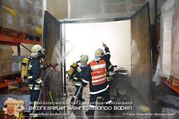 20170122 Großbrand bei Logistik Unternehmen in Wimpassing a.d.Leitha Bgld. Foto: © FF Wampersdorf / Christian Blüml 20170122 Großbrand bei Logistik Unternehmen in Wimpassing a.d.Leitha Bgld. Foto: © FF Wampersdorf / Christian Blüml