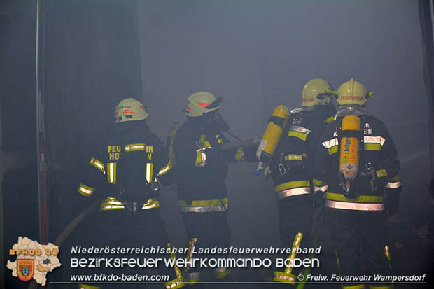 20170122 Großbrand bei Logistik Unternehmen in Wimpassing a.d.Leitha Bgld. Foto: © FF Wampersdorf / Christian Blüml 20170122 Großbrand bei Logistik Unternehmen in Wimpassing a.d.Leitha Bgld. Foto: © FF Wampersdorf / Christian Blüml