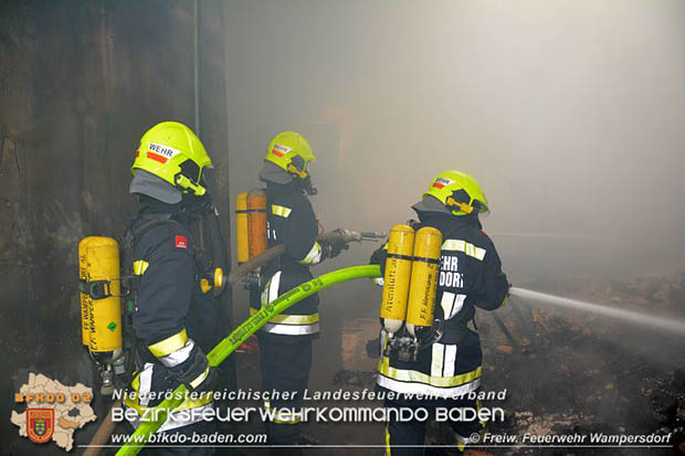 20170122 Großbrand bei Logistik Unternehmen in Wimpassing a.d.Leitha Bgld. Foto: © FF Wampersdorf / Christian Blüml 20170122 Großbrand bei Logistik Unternehmen in Wimpassing a.d.Leitha Bgld. Foto: © FF Wampersdorf / Christian Blüml