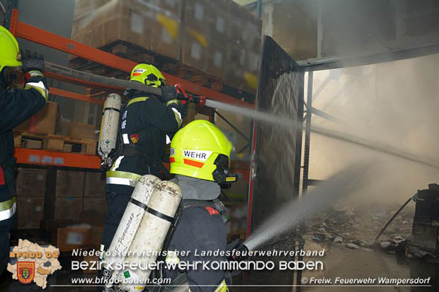 20170122 Großbrand bei Logistik Unternehmen in Wimpassing a.d.Leitha Bgld. Foto: © FF Wampersdorf / Christian Blüml 20170122 Großbrand bei Logistik Unternehmen in Wimpassing a.d.Leitha Bgld. Foto: © FF Wampersdorf / Christian Blüml