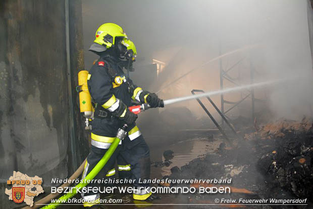 20170122 Großbrand bei Logistik Unternehmen in Wimpassing a.d.Leitha Bgld. Foto: © FF Wampersdorf / Christian Blüml 20170122 Großbrand bei Logistik Unternehmen in Wimpassing a.d.Leitha Bgld. Foto: © FF Wampersdorf / Christian Blüml