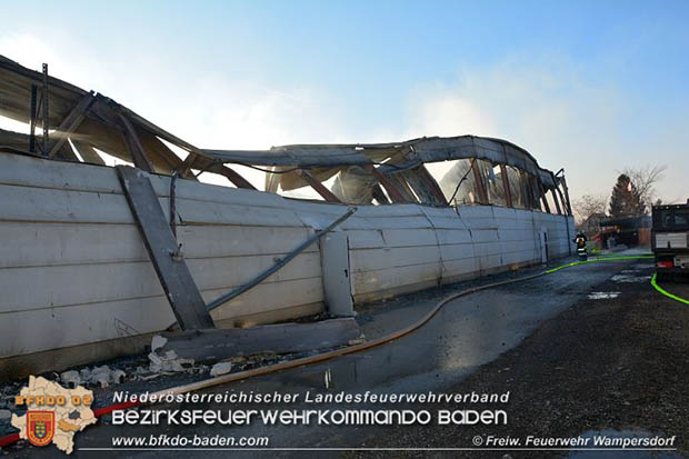 20170122 Großbrand bei Logistik Unternehmen in Wimpassing a.d.Leitha Bgld. Foto: © FF Wampersdorf / Christian Blüml 20170122 Großbrand bei Logistik Unternehmen in Wimpassing a.d.Leitha Bgld. Foto: © FF Wampersdorf / Christian Blüml