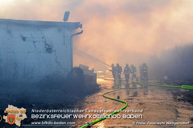 20170122 Großbrand bei Logistik Unternehmen in Wimpassing a.d.Leitha Bgld. Foto: © FF Wampersdorf / Christian Blüml 20170122 Großbrand bei Logistik Unternehmen in Wimpassing a.d.Leitha Bgld. Foto: © FF Wampersdorf / Christian Blüml