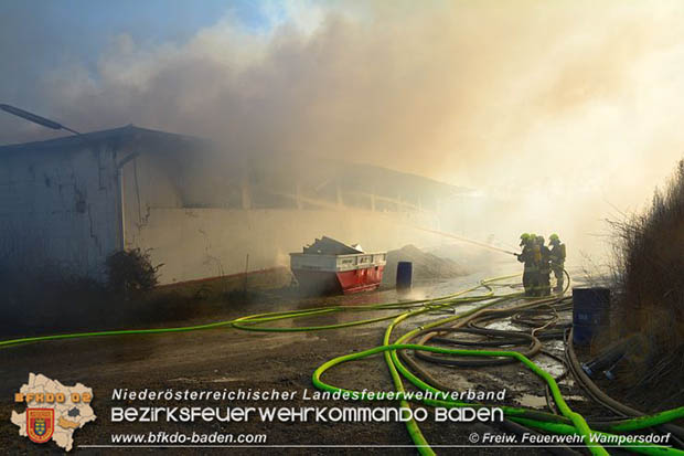 20170122 Großbrand bei Logistik Unternehmen in Wimpassing a.d.Leitha Bgld. Foto: © FF Wampersdorf / Christian Blüml 20170122 Großbrand bei Logistik Unternehmen in Wimpassing a.d.Leitha Bgld. Foto: © FF Wampersdorf / Christian Blüml