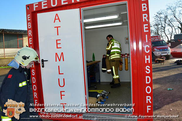 20170122 Großbrand bei Logistik Unternehmen in Wimpassing a.d.Leitha Bgld. Foto: © FF Wampersdorf / Christian Blüml 20170122 Großbrand bei Logistik Unternehmen in Wimpassing a.d.Leitha Bgld. Foto: © FF Wampersdorf / Christian Blüml