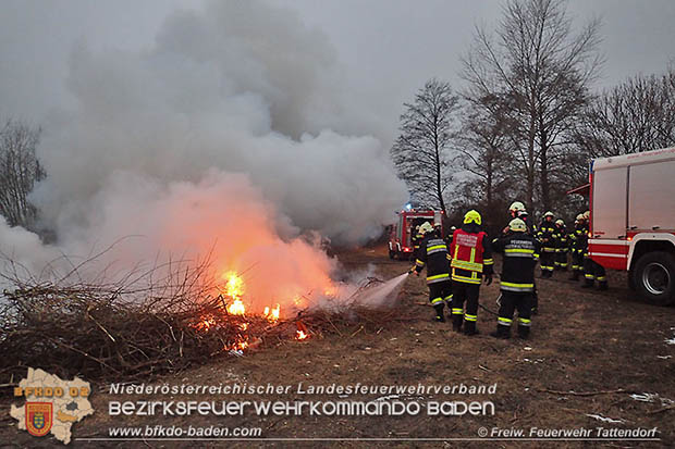20170128 Brand eines Grünschnitthaufen in Tattendorf  Foto: © Freiwillige Feuerwehr Tattendorf / Christoph Matoschitz