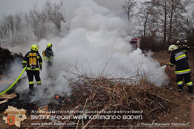 20170128 Brand eines Grünschnitthaufen in Tattendorf  Foto: © Freiwillige Feuerwehr Tattendorf / Christoph Matoschitz