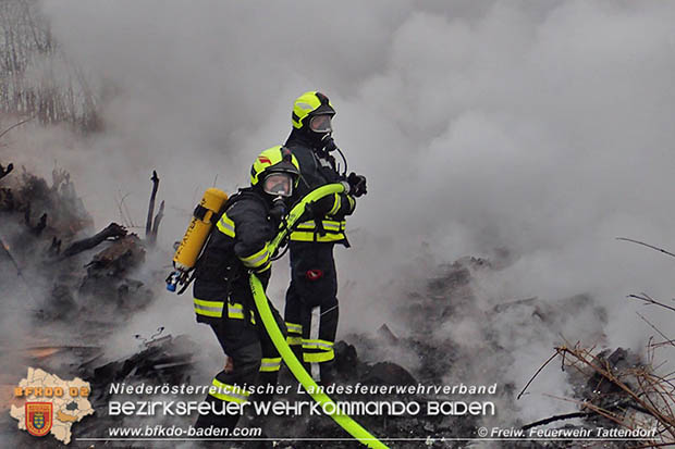 20170128 Brand eines Grünschnitthaufen in Tattendorf  Foto: © Freiwillige Feuerwehr Tattendorf / Christoph Matoschitz