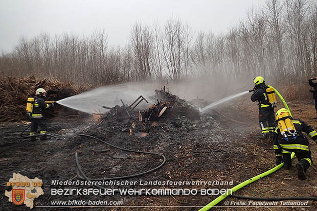 20170128 Brand eines Grünschnitthaufen in Tattendorf  Foto: © Freiwillige Feuerwehr Tattendorf / Christoph Matoschitz