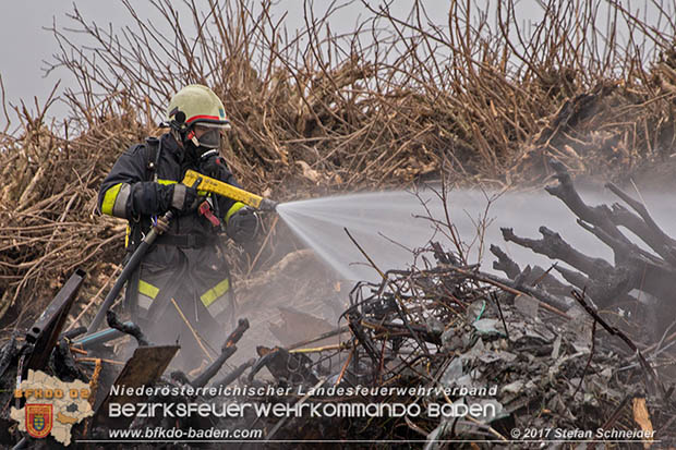 20170128 Brand eines Grünschnitthaufen in Tattendorf  Foto: © Stefan Schneider BFK Presseteam