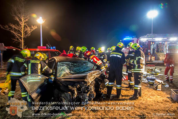20170129 Folgenschwerer Verkehrsunfall mit zwei Toten auf der Landestrasse 4040 Leobersdorf-Sollenau  Foto: © Daniel Wirth