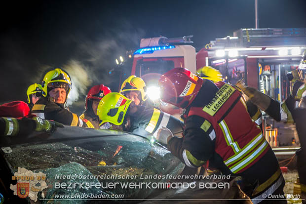 20170129 Folgenschwerer Verkehrsunfall mit zwei Toten auf der Landestrasse 4040 Leobersdorf-Sollenau  Foto: © Daniel Wirth