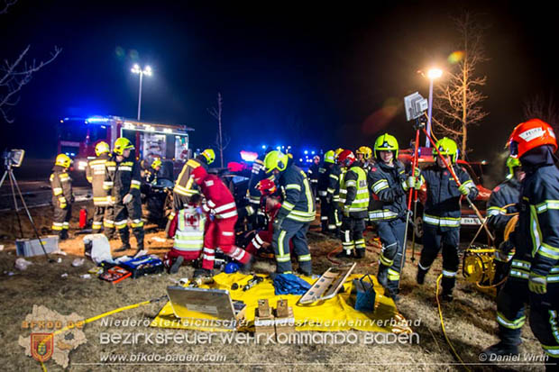 20170129 Folgenschwerer Verkehrsunfall mit zwei Toten auf der Landestrasse 4040 Leobersdorf-Sollenau  Foto: © Daniel Wirth
