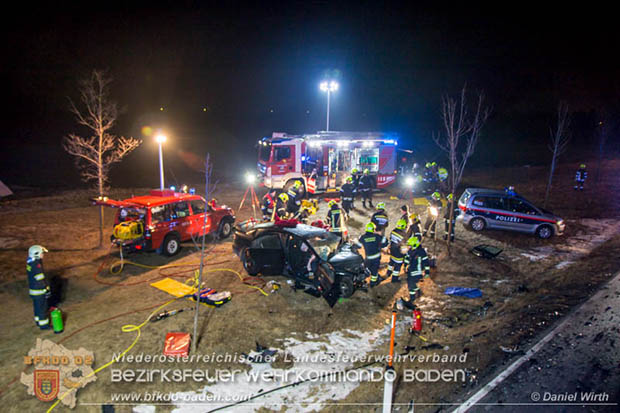 20170129 Folgenschwerer Verkehrsunfall mit zwei Toten auf der Landestrasse 4040 Leobersdorf-Sollenau  Foto: © Daniel Wirth