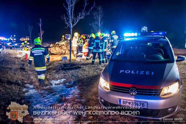 20170129 Folgenschwerer Verkehrsunfall mit zwei Toten auf der Landestrasse 4040 Leobersdorf-Sollenau  Foto: © Daniel Wirth