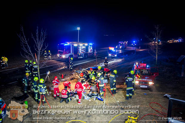 20170129 Folgenschwerer Verkehrsunfall mit zwei Toten auf der Landestrasse 4040 Leobersdorf-Sollenau  Foto: © Daniel Wirth