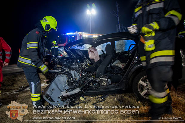20170129 Folgenschwerer Verkehrsunfall mit zwei Toten auf der Landestrasse 4040 Leobersdorf-Sollenau  Foto: © Daniel Wirth