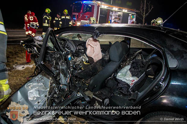 20170129 Folgenschwerer Verkehrsunfall mit zwei Toten auf der Landestrasse 4040 Leobersdorf-Sollenau  Foto: © Daniel Wirth