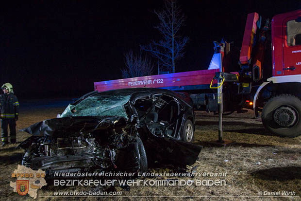 20170129 Folgenschwerer Verkehrsunfall mit zwei Toten auf der Landestrasse 4040 Leobersdorf-Sollenau  Foto: © Daniel Wirth