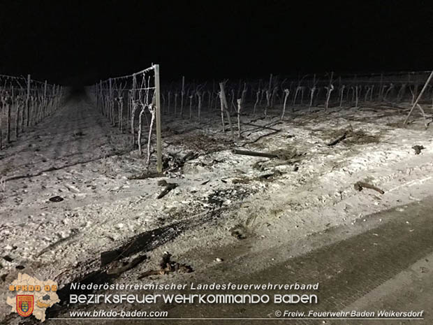 20170131 Verkehrsunfall Weinbergstrasse Baden-Sooss Noe Bezirk Baden Foto: © Gerhard Filip FF Baden Weikersdorf 20170131 Verkehrsunfall Weinbergstrasse Baden-Sooss Noe Bezirk Baden Foto: © Gerhard Filip FF Baden Weikersdorf