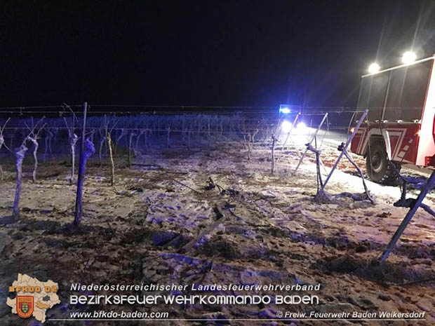 20170131 Verkehrsunfall Weinbergstrasse Baden-Sooss Noe Bezirk Baden Foto: © Gerhard Filip FF Baden Weikersdorf 20170131 Verkehrsunfall Weinbergstrasse Baden-Sooss Noe Bezirk Baden Foto: © Gerhard Filip FF Baden Weikersdorf