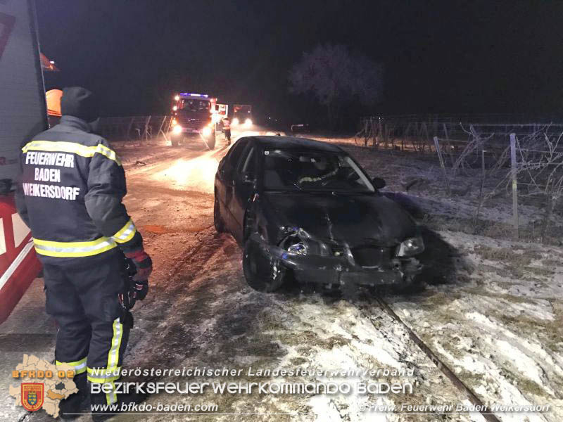 20170131 Verkehrsunfall Weinbergstrasse Baden-Sooss Noe Bezirk Baden  Foto: © Gerhard Filip FF Baden Weikersdorf