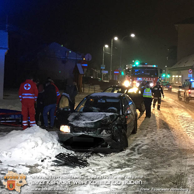 20170201 Verkehrsunfall auf der LB18 in Hirtenberg  Foto: © FF Hirtenberg